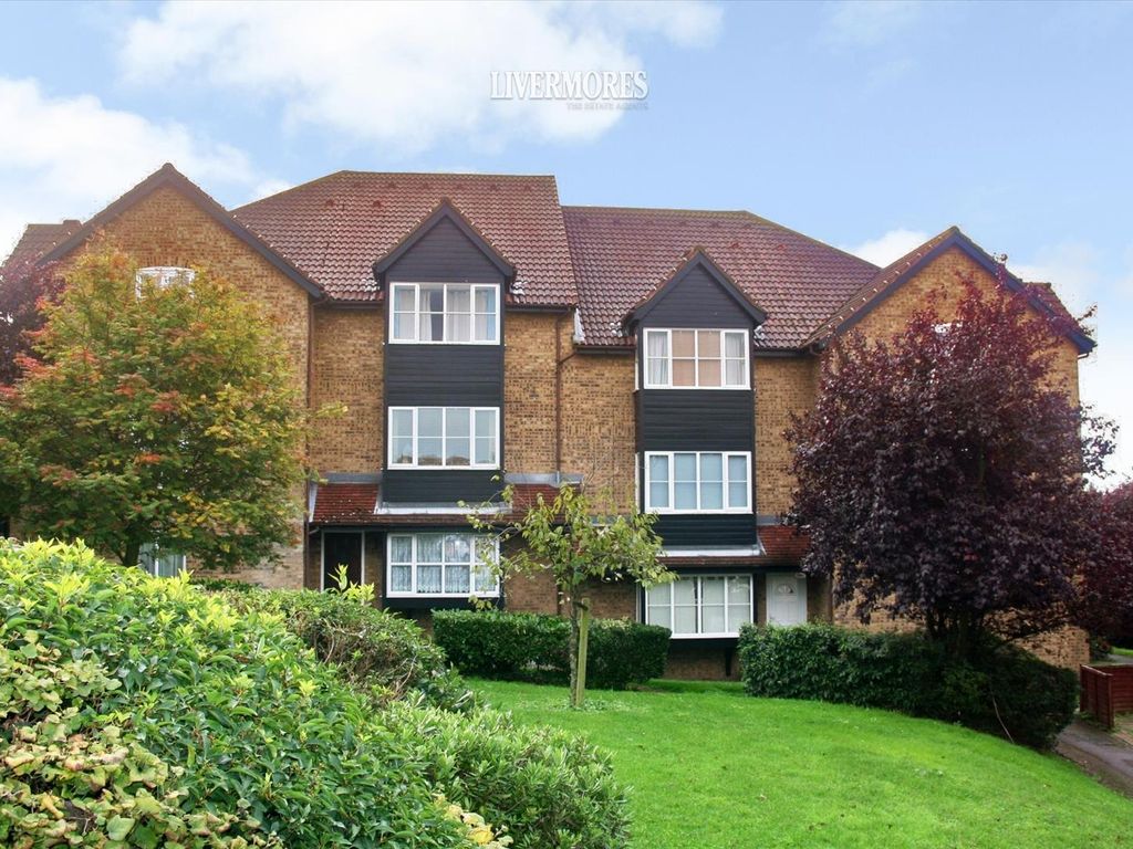 Studio for sale in Knights Manor Way, Dartford DA1, £125,000