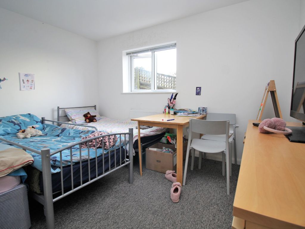 2 bed flat for sale in Beechgrove, Brighton BN2, £275,000