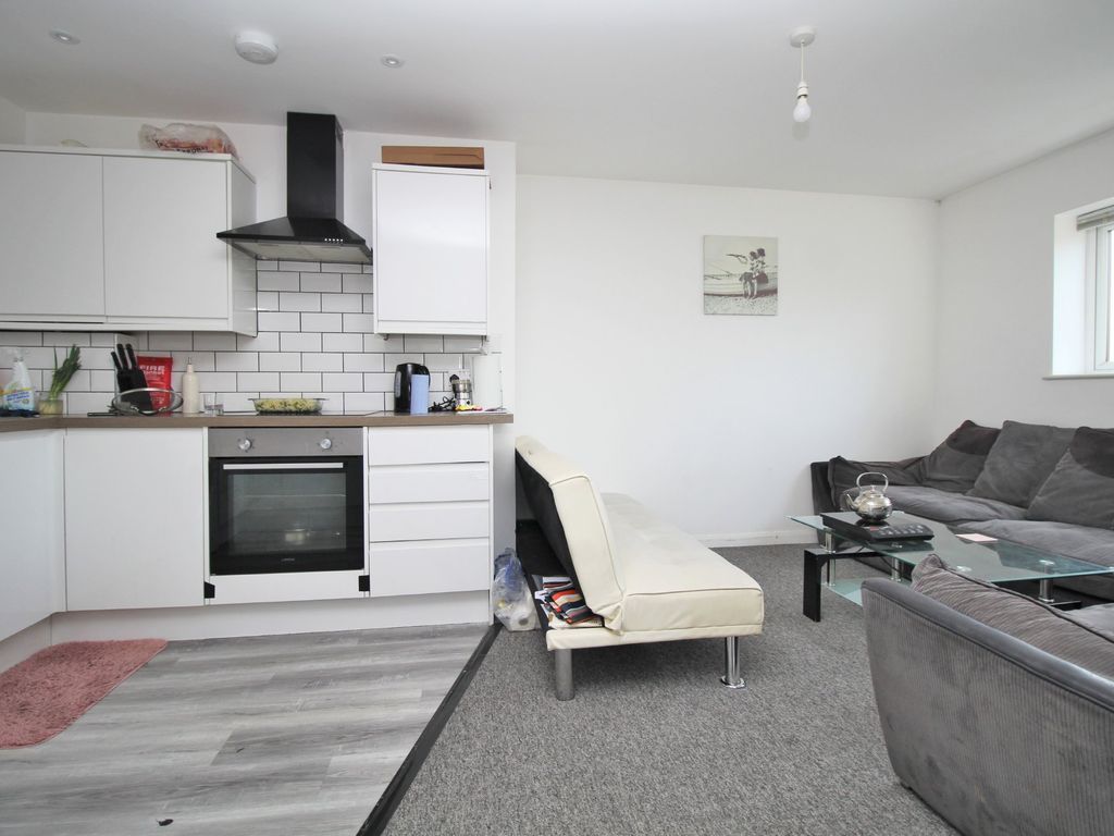 2 bed flat for sale in Beechgrove, Brighton BN2, £275,000