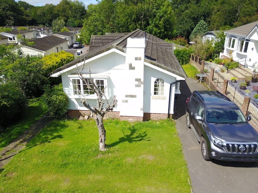 3 bed mobile/park home for sale in Bramble Hall Lane, Boxhill Road, Tadworth KT20, £260,000