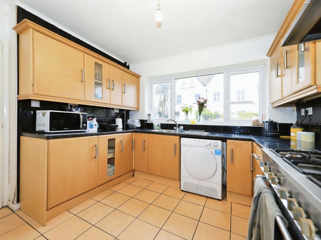 3 bed terraced house for sale in Avenue Road, Wolverhampton WV3, £230,000