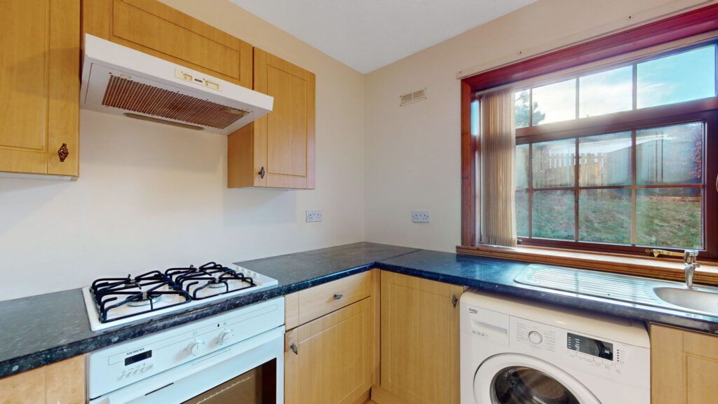 2 bed flat for sale in Braeside Avenue, Largs KA30, £65,000