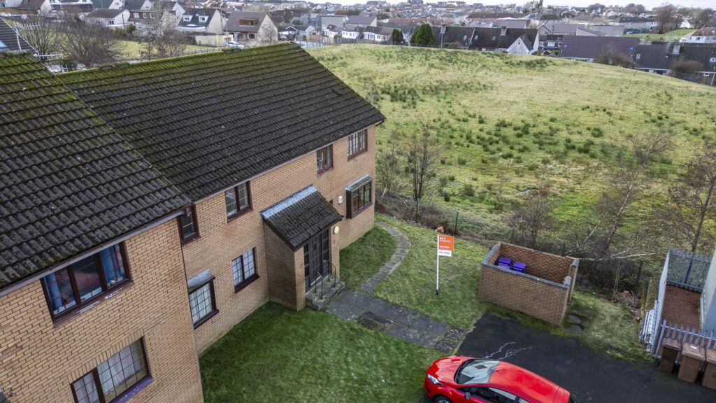 2 bed flat for sale in Braeside Avenue, Largs KA30, £65,000