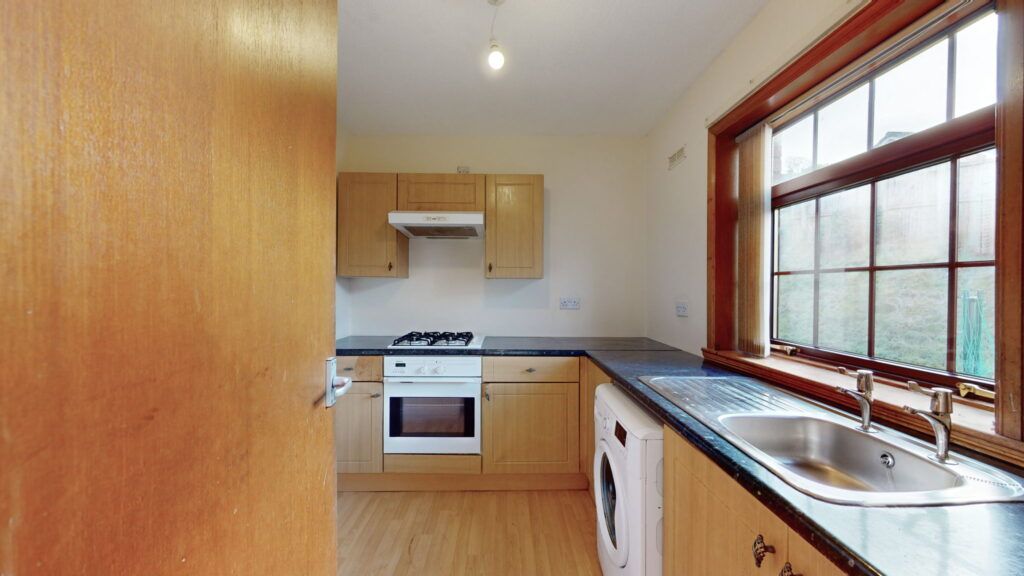 2 bed flat for sale in Braeside Avenue, Largs KA30, £65,000