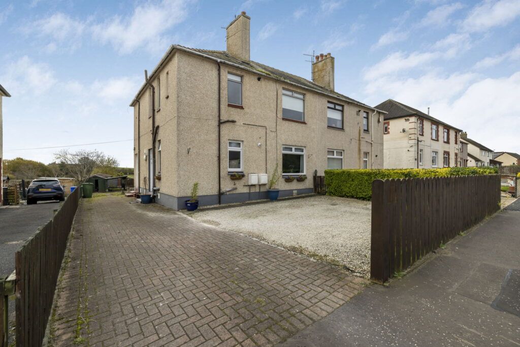 2 bed flat for sale in Irvine Road, Crosshouse, Kilmarnock KA2, £69,000