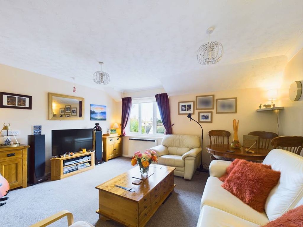 1 bed flat for sale in West Street, Godmanchester, Cambridgeshire. PE29, £122,500