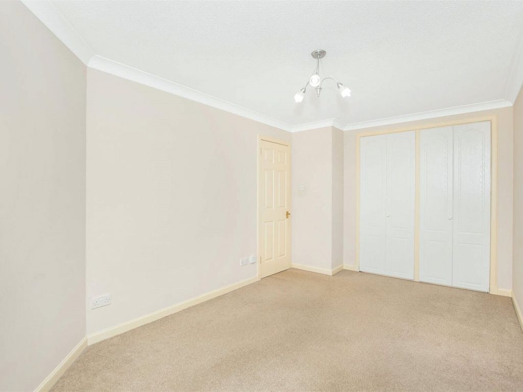 2 bed flat for sale in Annfield Gardens, Stirling, Stirlingshire FK8, £148,000