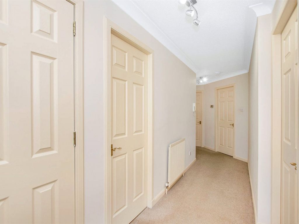 2 bed flat for sale in Annfield Gardens, Stirling, Stirlingshire FK8, £148,000