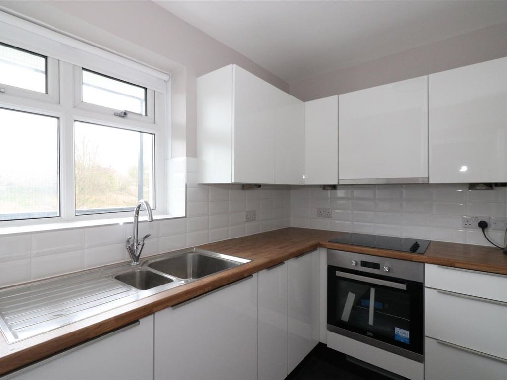 1 bed flat for sale in Clayton Court, West Park, Leeds, West Yorkshire LS16, £60,000