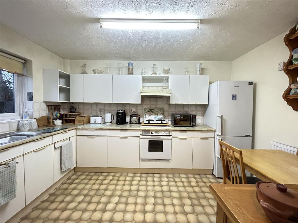 2 bed end terrace house for sale in Kingsmead Court, Littleport, Ely CB6, £225,000