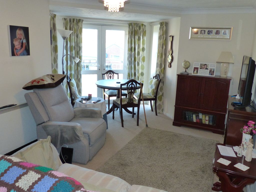 1 bed flat for sale in Chatsworth Court, Ashbourne DE6, £89,950