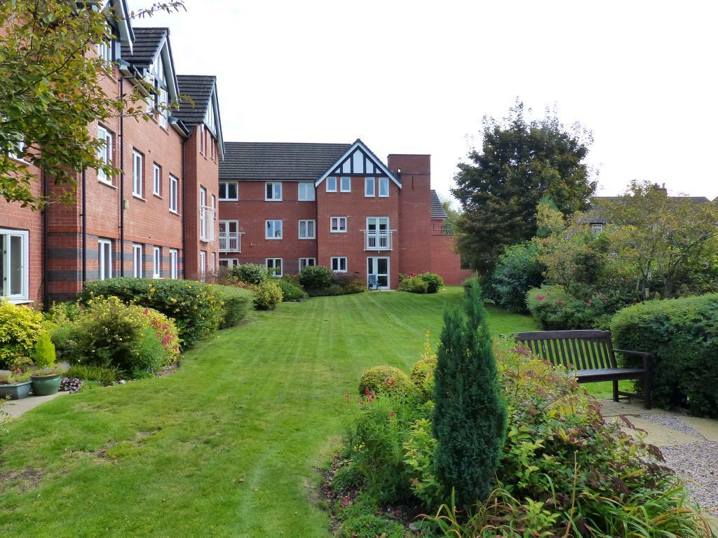 1 bed flat for sale in Chatsworth Court, Ashbourne DE6, £89,950