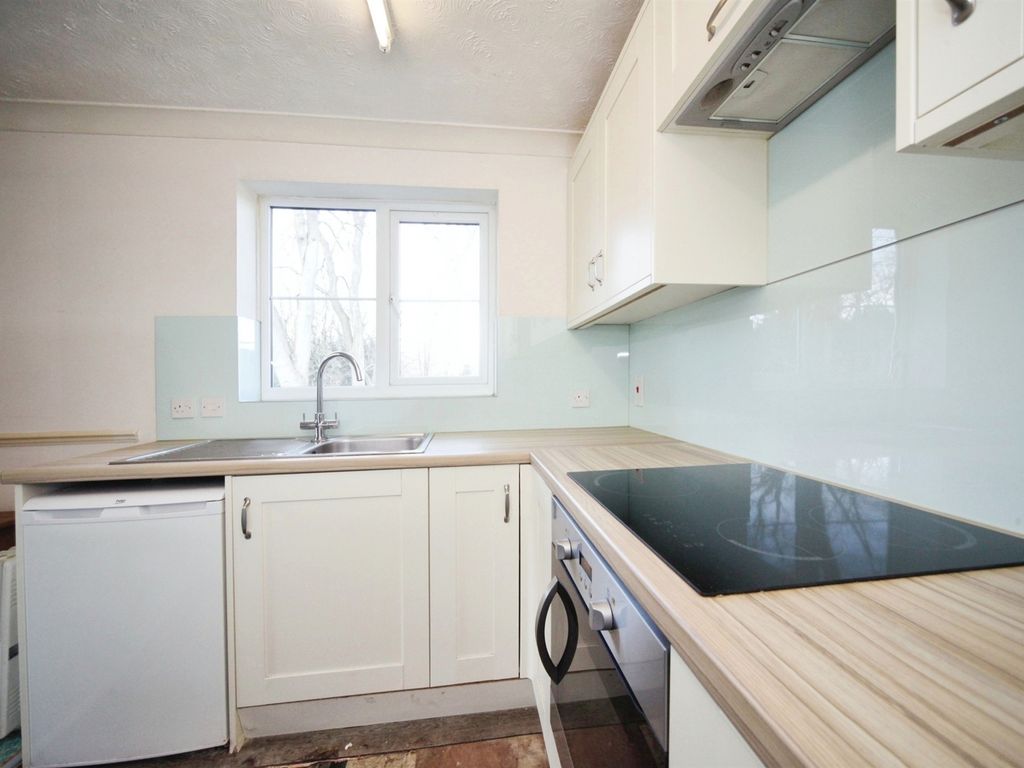 1 bed flat for sale in Tennyson Avenue, Houghton Regis, Dunstable LU5, £115,000