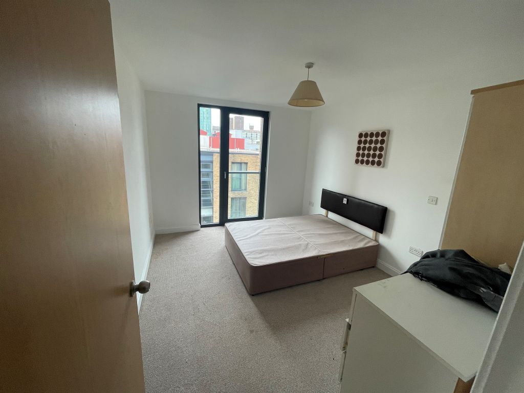 2 bed flat for sale in St. John's Walk, Birmingham B5, £150,000