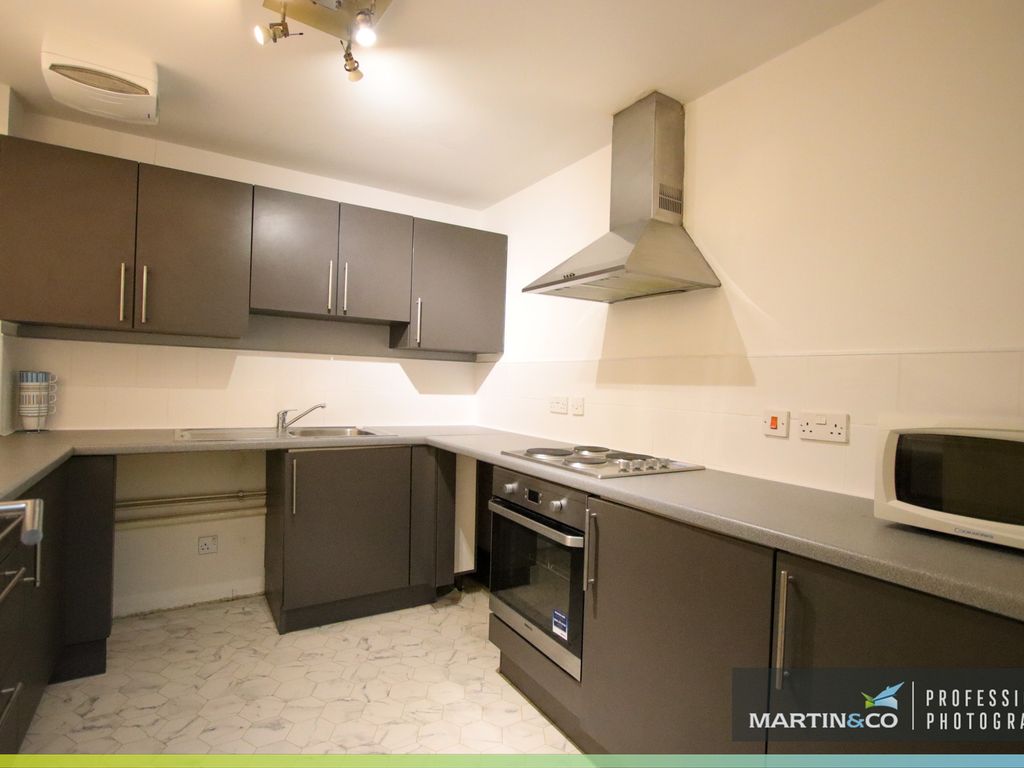 2 bed flat for sale in Moorhead Close, Cardiff CF24, £135,000