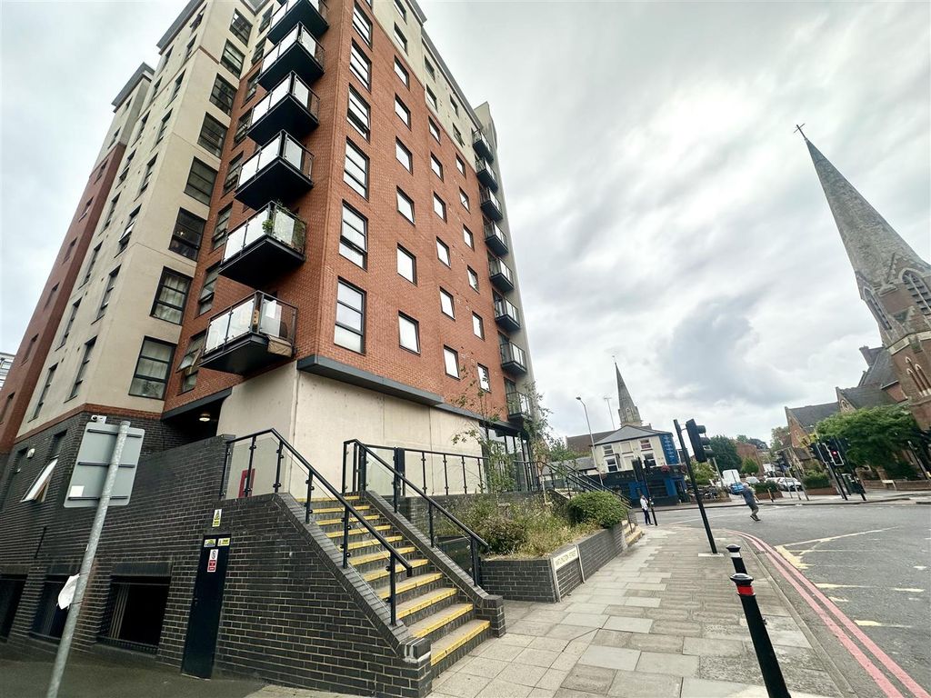 1 bed flat for sale in Kennet Street, Reading RG1, £210,000