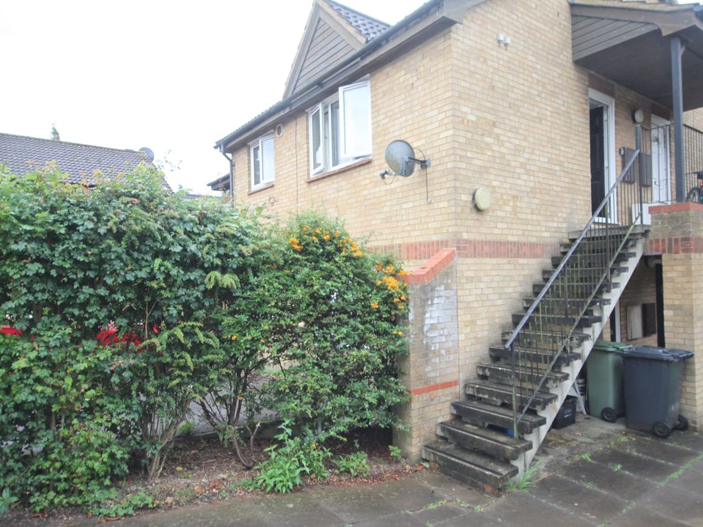 Studio for sale in Gilderdale, Luton LU4, £110,000