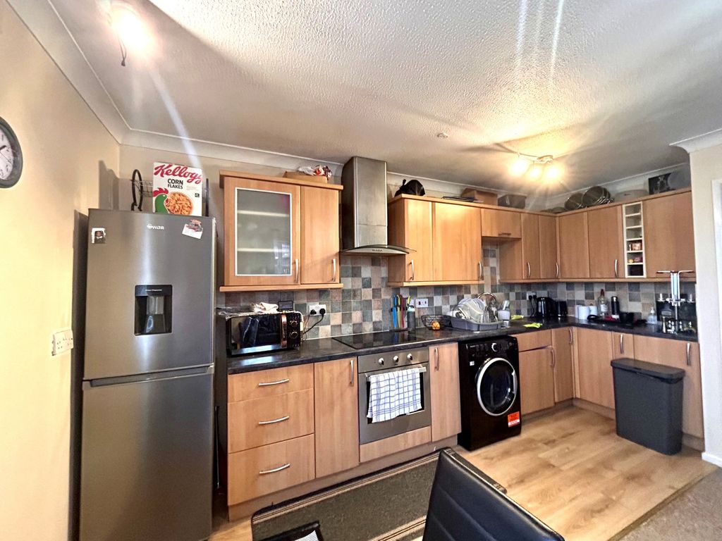 2 bed flat for sale in Inverness Road, Gosport PO12, £115,000