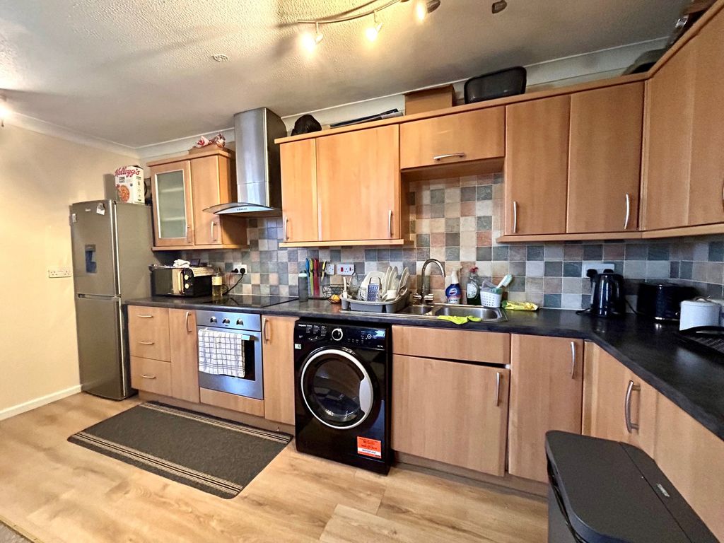 2 bed flat for sale in Inverness Road, Gosport PO12, £115,000