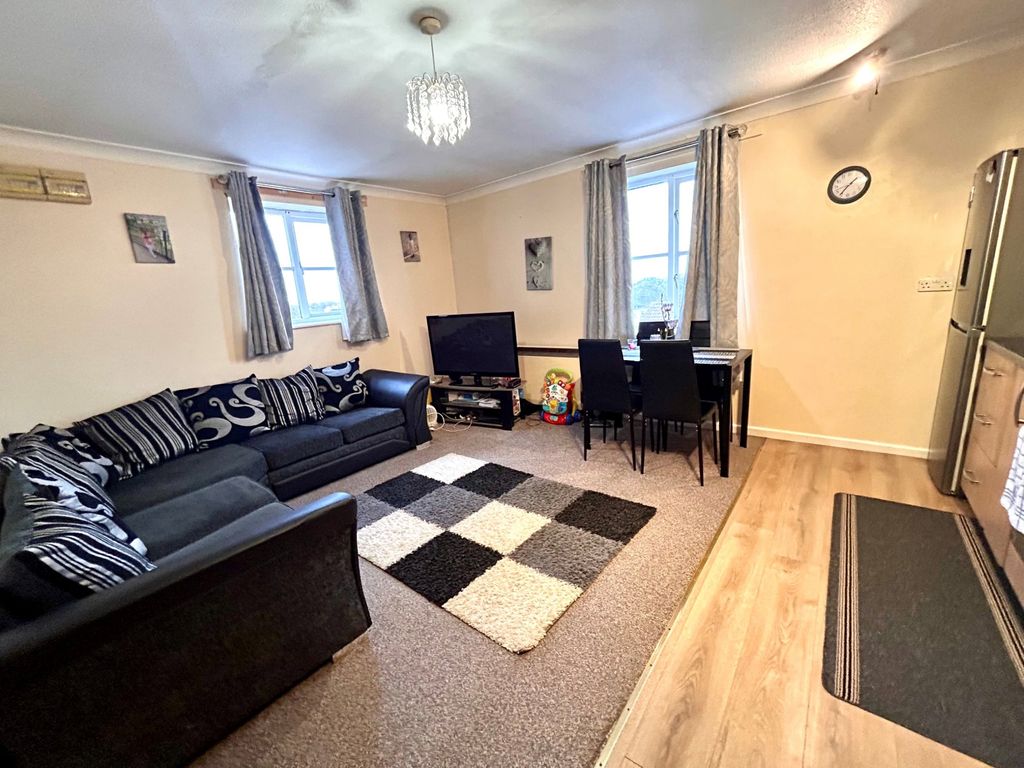 2 bed flat for sale in Inverness Road, Gosport PO12, £115,000