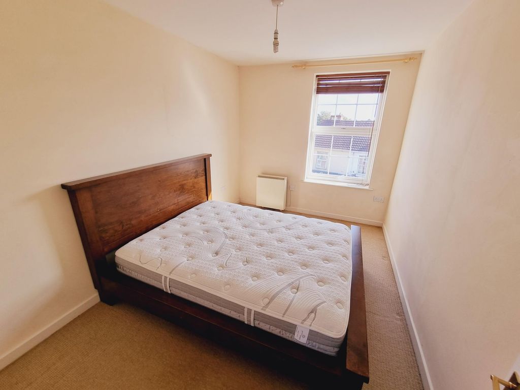 2 bed flat for sale in Stoke Road, Gosport PO12, £120,000