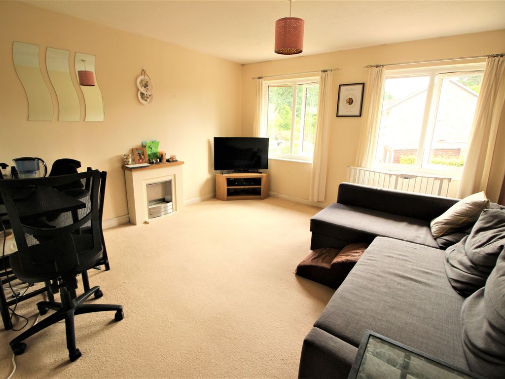 1 bed flat for sale in Yaverland, Netley Abbey, Southampton SO31, £171,500