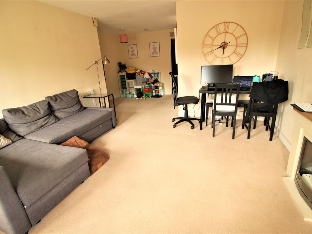 1 bed flat for sale in Yaverland, Netley Abbey, Southampton SO31, £171,500