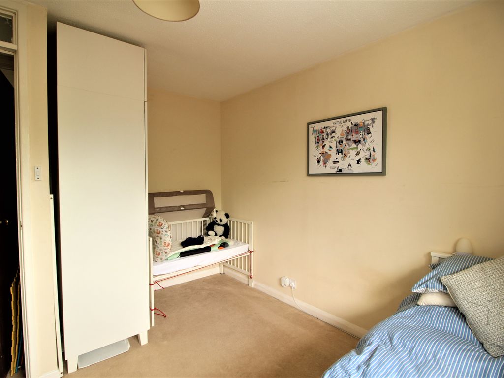 1 bed flat for sale in Yaverland, Netley Abbey, Southampton SO31, £171,500