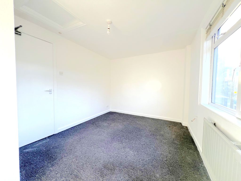 1 bed flat for sale in Fratton Road, Portsmouth, Hampshire PO1, £110,000