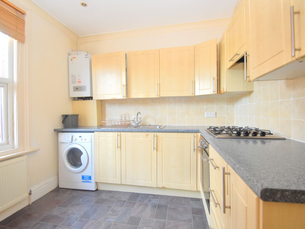 2 bed flat for sale in Fratton Road, Portsmouth, Hampshire PO1, £165,000