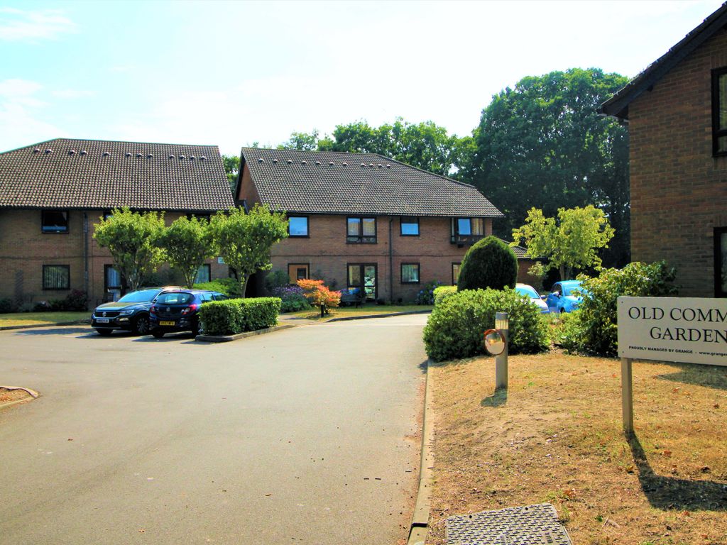 1 bed flat for sale in Old Common Gardens, Locks Heath, Southampton SO31, £149,995