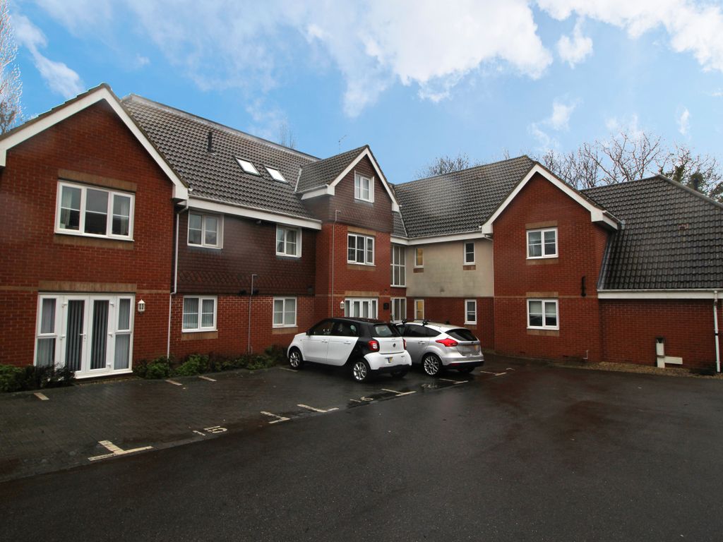 2 bed flat for sale in Park Cottage Drive, Titchfield Park, Fareham PO15, £205,000