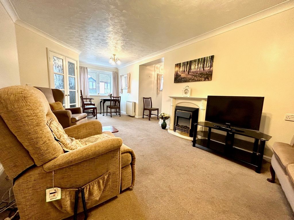 1 bed flat for sale in Oakley Road, Southampton SO16, £120,000