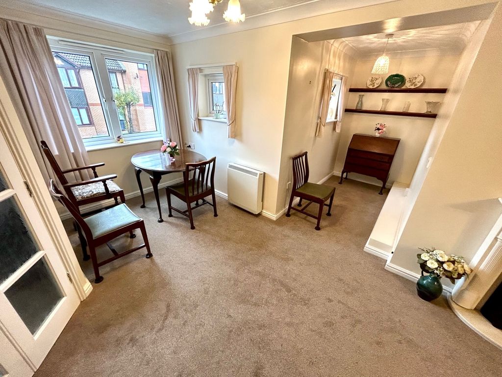 1 bed flat for sale in Oakley Road, Southampton SO16, £120,000