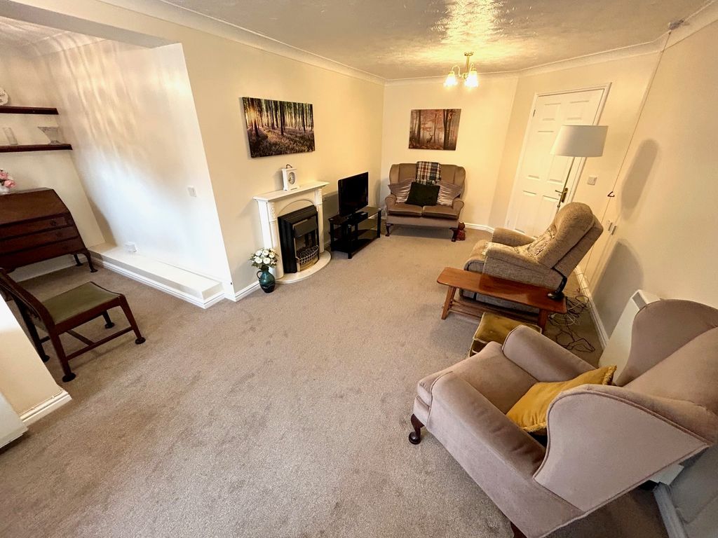 1 bed flat for sale in Oakley Road, Southampton SO16, £120,000