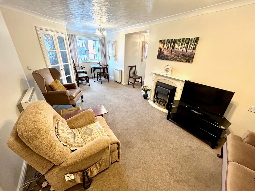 1 bed flat for sale in Oakley Road, Southampton SO16, £120,000