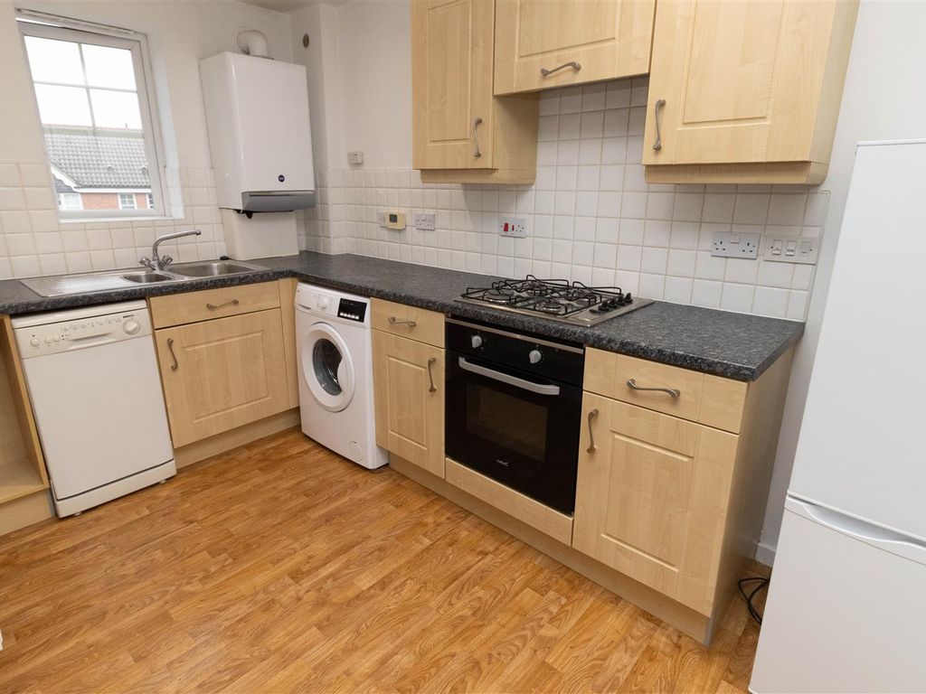 2 bed flat for sale in Foster Drive, Gateshead NE8, £90,000