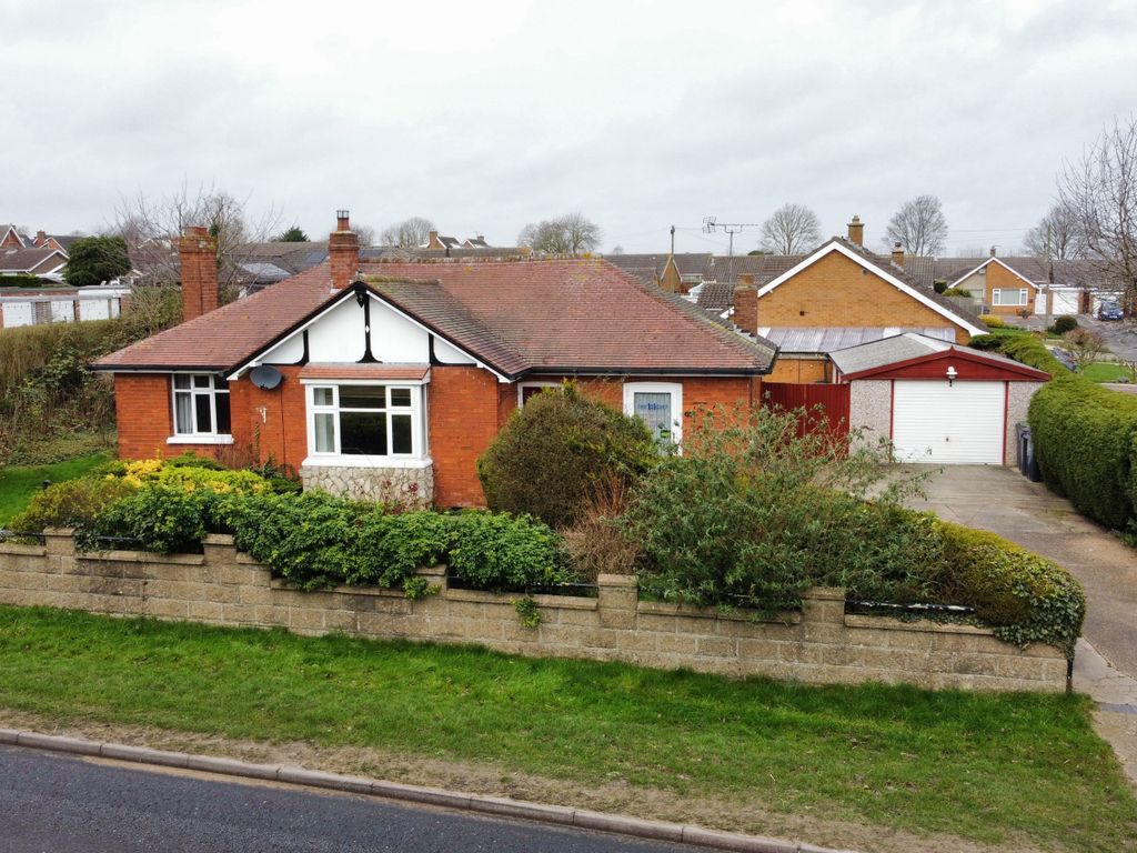 3 bed detached bungalow for sale in Lincoln Road, Metheringham LN4, £215,000