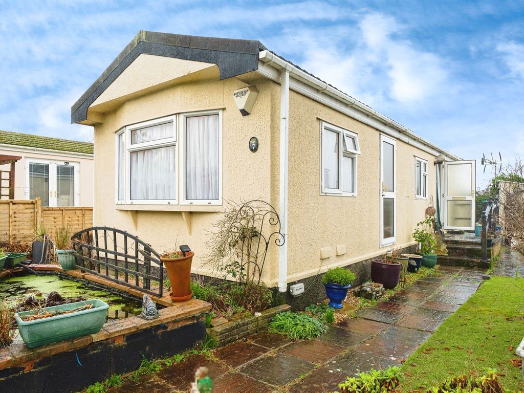 1 bed mobile/park home for sale in Paynes Orchard, Charlton Common, Bristol BS10, £70,000