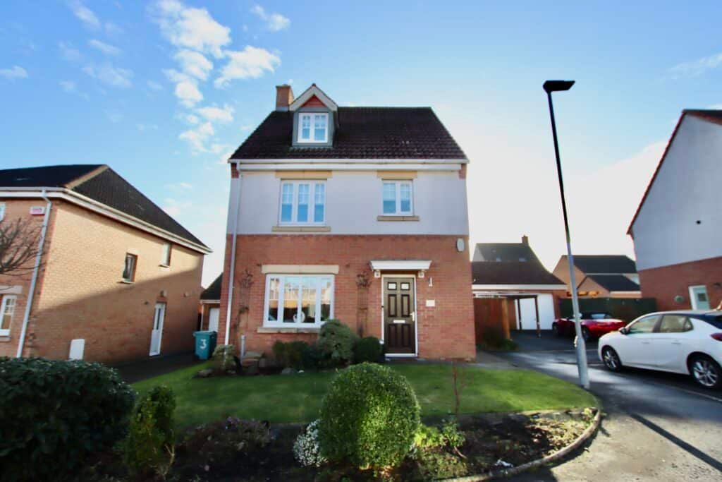 4 bed detached house for sale in Cannock Grove, Glenboig ML5, £264,999