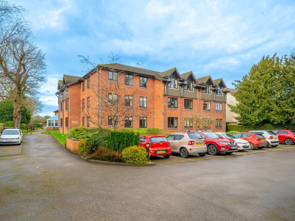 2 bed flat for sale in Warwick Road, Kenilworth CV8, £130,000