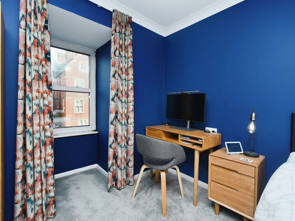 1 bed flat for sale in Eastern Road, Brighton BN2, £150,000