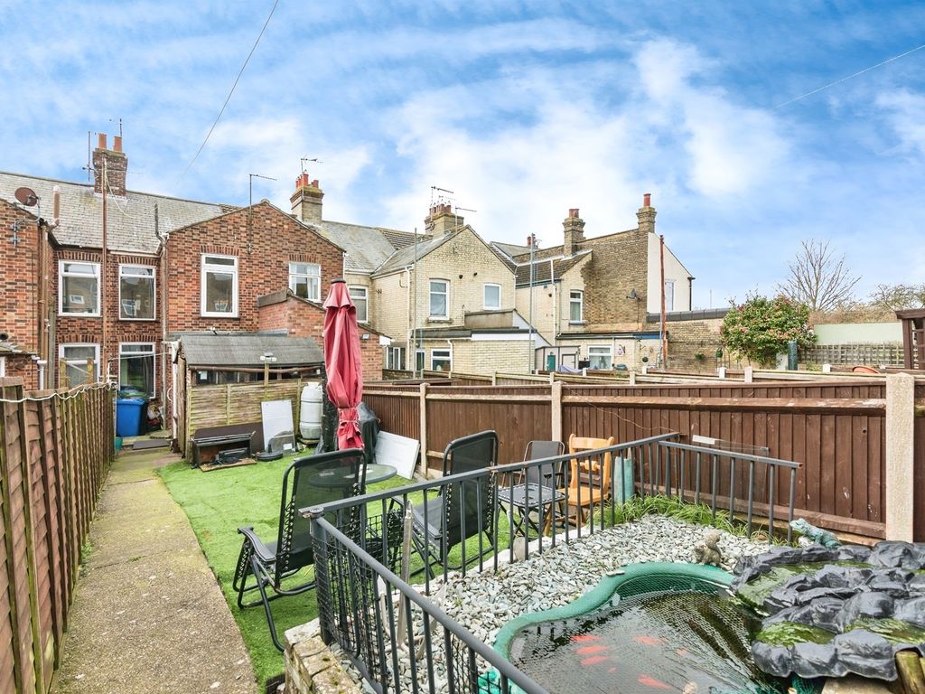 3 bed terraced house for sale in Norfolk Street, Lowestoft NR32, £140,000