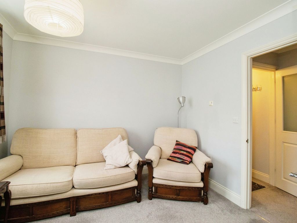 1 bed flat for sale in Ferry Road, Hockley SS5, £200,000