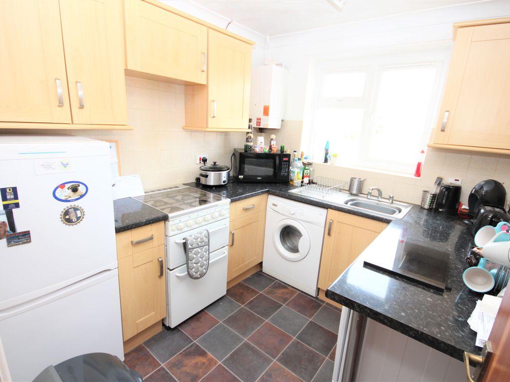 1 bed flat for sale in Alma Road, Winton, Bournemouth BH9, £165,000
