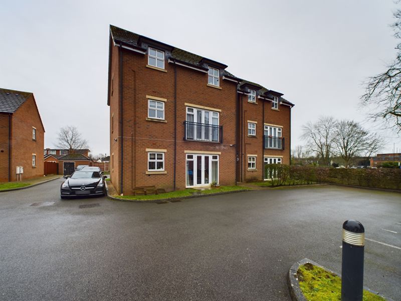 2 bed flat for sale in Dunstanville Court, Shifnal, Shropshire. TF11, £155,000