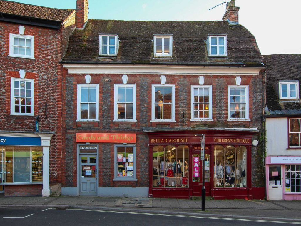 2 bed flat for sale in East Street, Blandford Forum DT11, £200,000