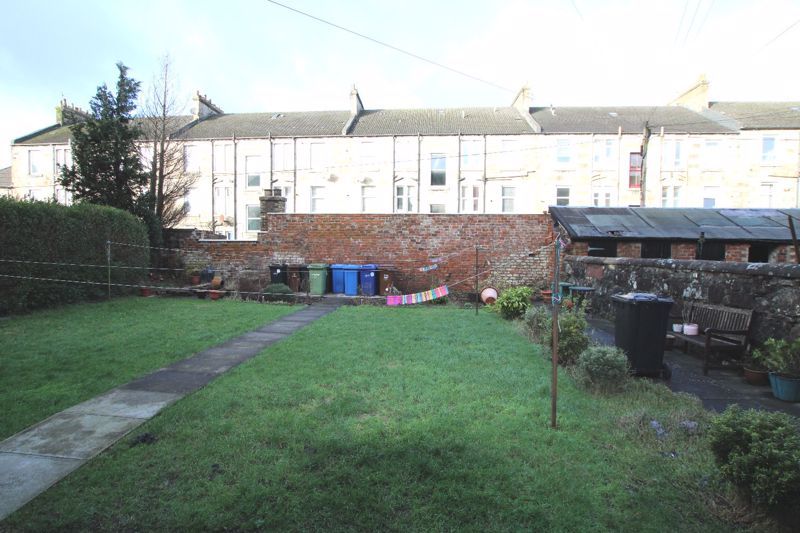 1 bed flat for sale in Bonhill Road, Dumbarton G82, £71,000