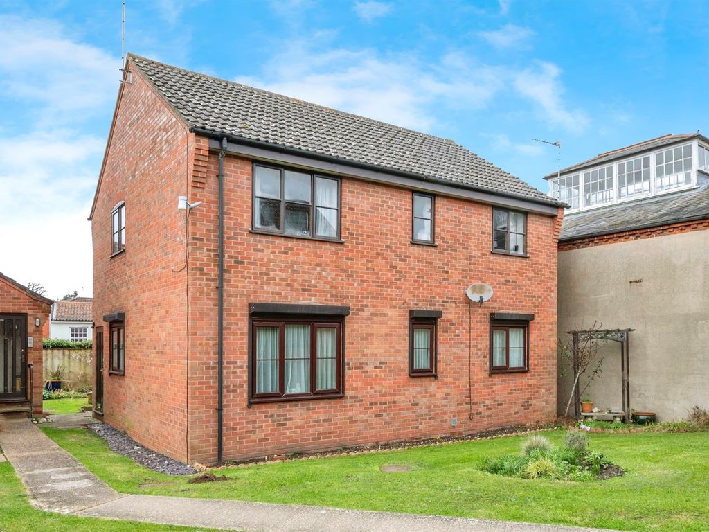 1 bed flat for sale in Old Bear Court, North Walsham NR28, £90,000
