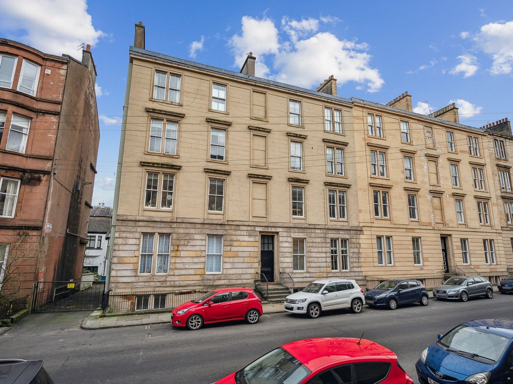 2 bed flat for sale in West End Park Street, Woodlands, Glasgow G3, £225,000